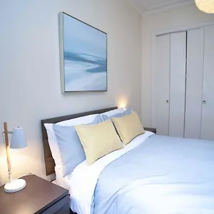 Modern Flat In Rosemount/city Centre Apartment